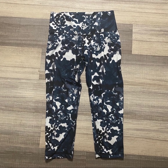 adidas Pants - 🆕Adidas Cropped  Pattern Yoga Pants